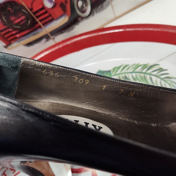 🖤 Vintage 80's Bally Switzerland Lamb Leather Kitten Heel Pumps, Black, 7N - Picture 8 of 16